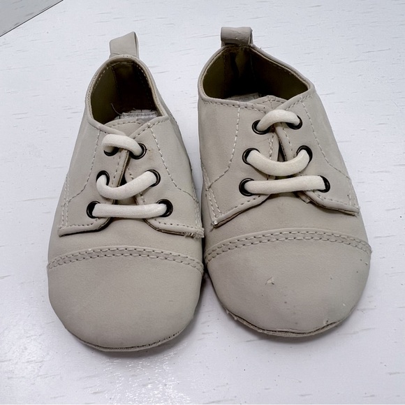 GAP - crib shoes - neutral size 6-12 months - Picture 3 of 9